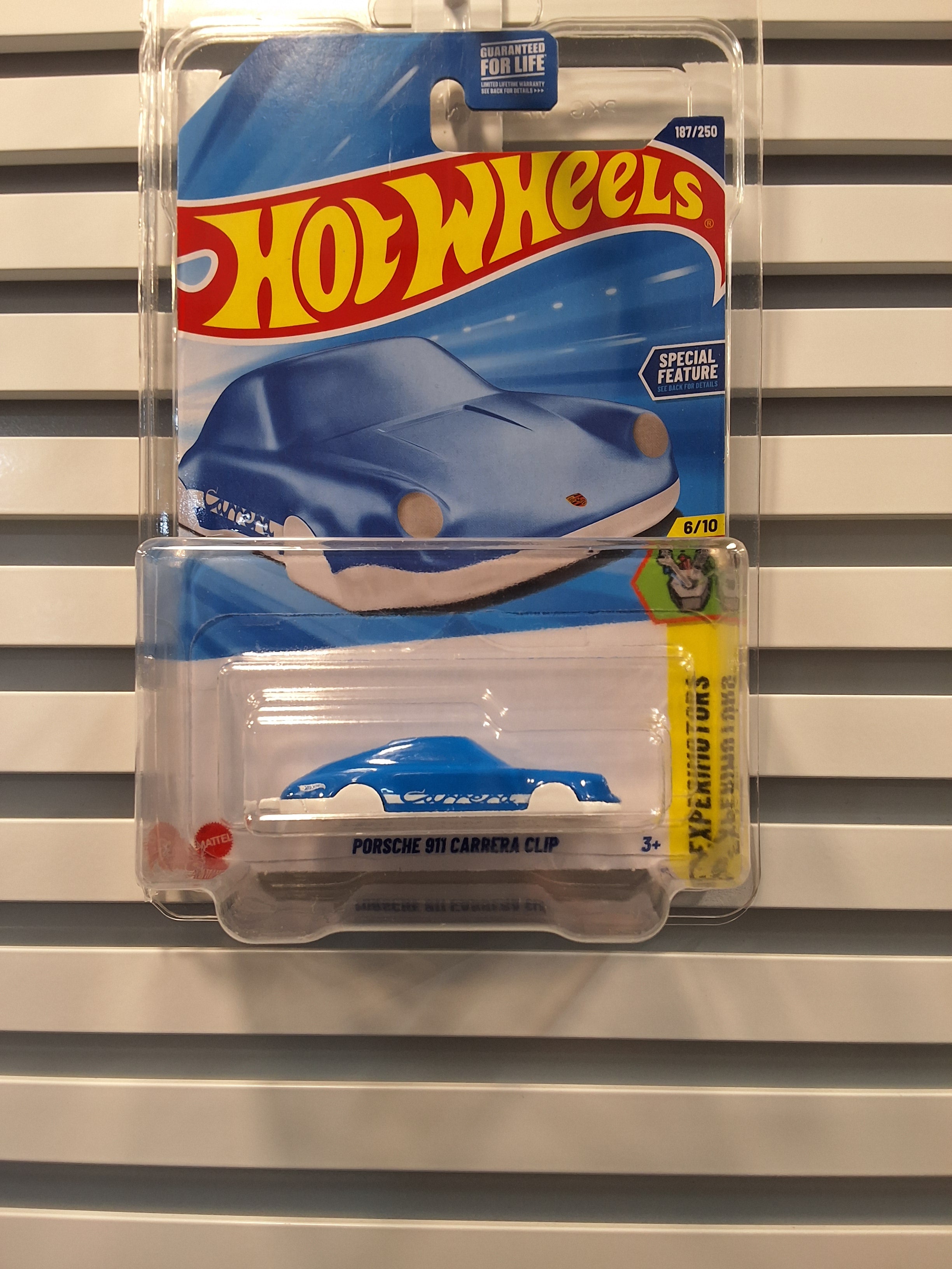 Hot Wheels blue porsche 911 carrera clip